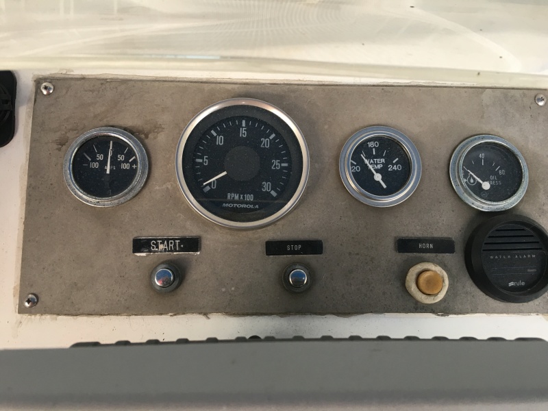 Midas Touch 1986 Marine Trader 38 Double Cabin Exterior Flybridge Helm Gauges.JPG