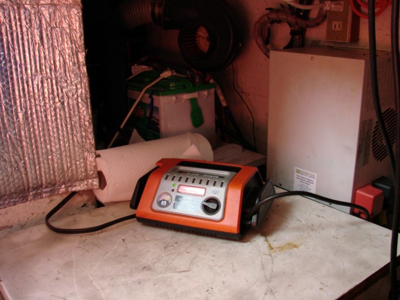 82 38' Marine Trader battery charger.JPG