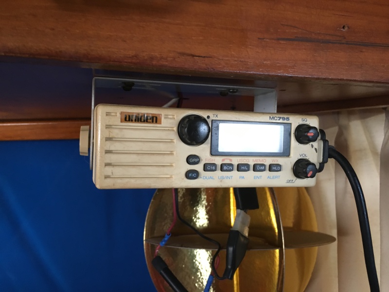 Midas Touch 1986 Marine Trader 38 Double Cabin Helm VHF Radio.JPG