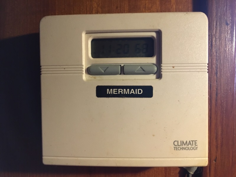 Midas Touch 1986 Marine Trader 38 Double Cabin Interior HVAC thermostat.JPG