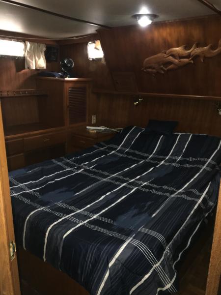 Midas Touch 1986 Marine Trader 38 Double Cabin Interior Master Cabin 3.JPG