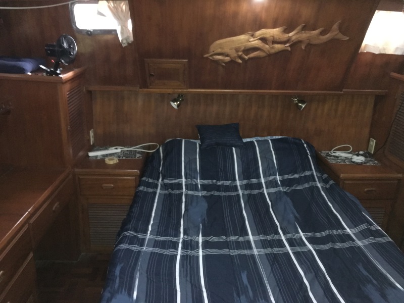 Midas Touch 1986 Marine Trader 38 Double Cabin Interior Master Cabin 1.JPG