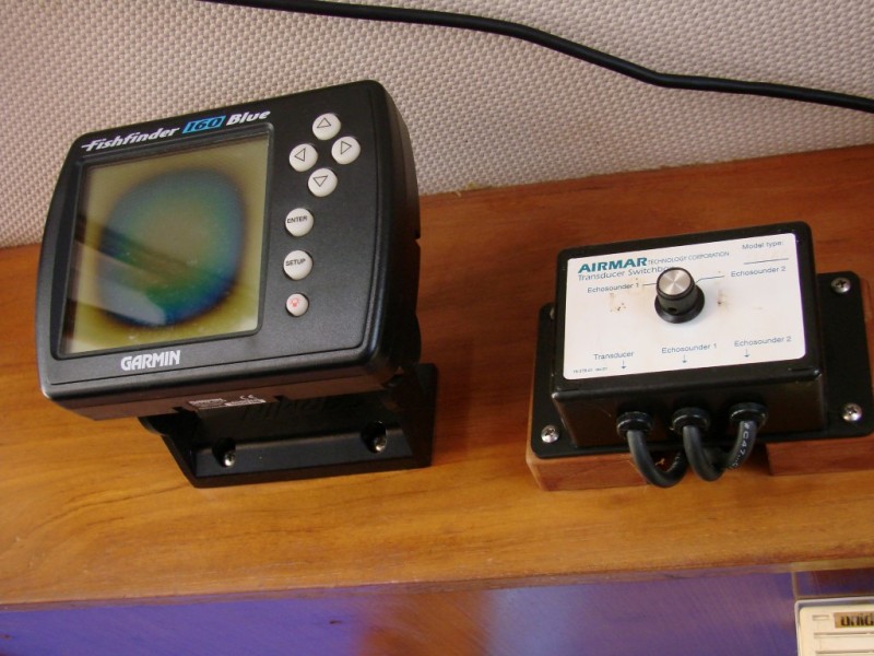 71 38' Marine Trader electronics.JPG