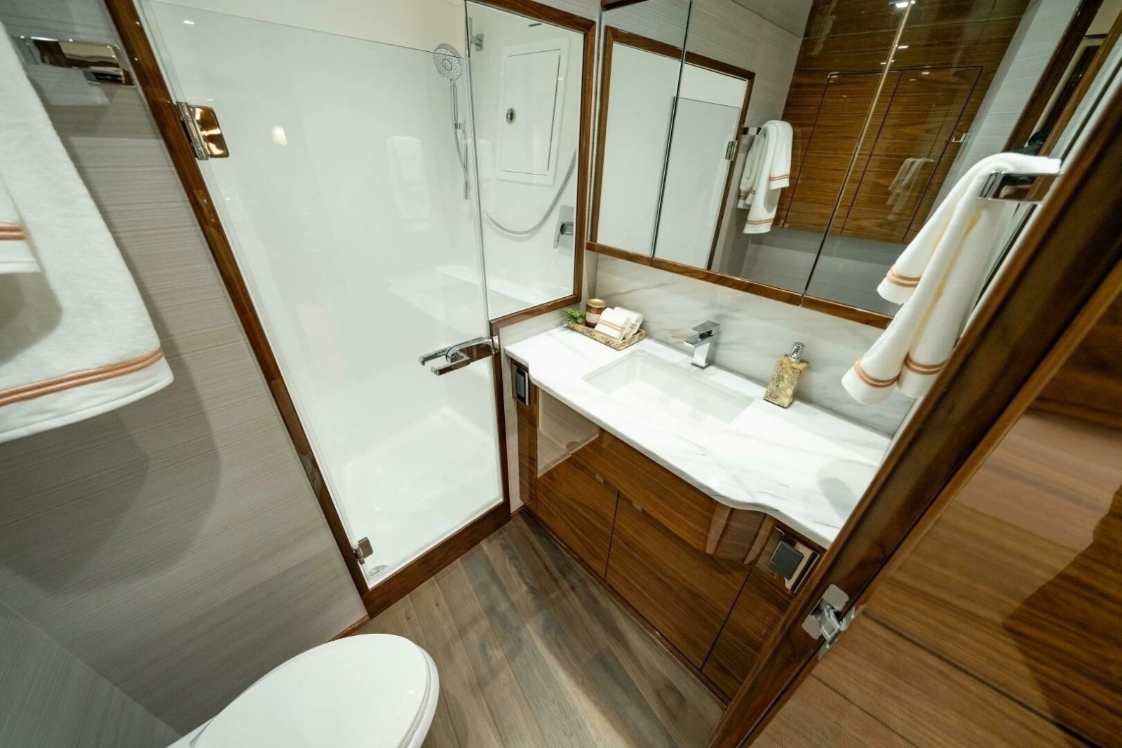 Viking 82 Convertible Starboard Guest Stateroom Head