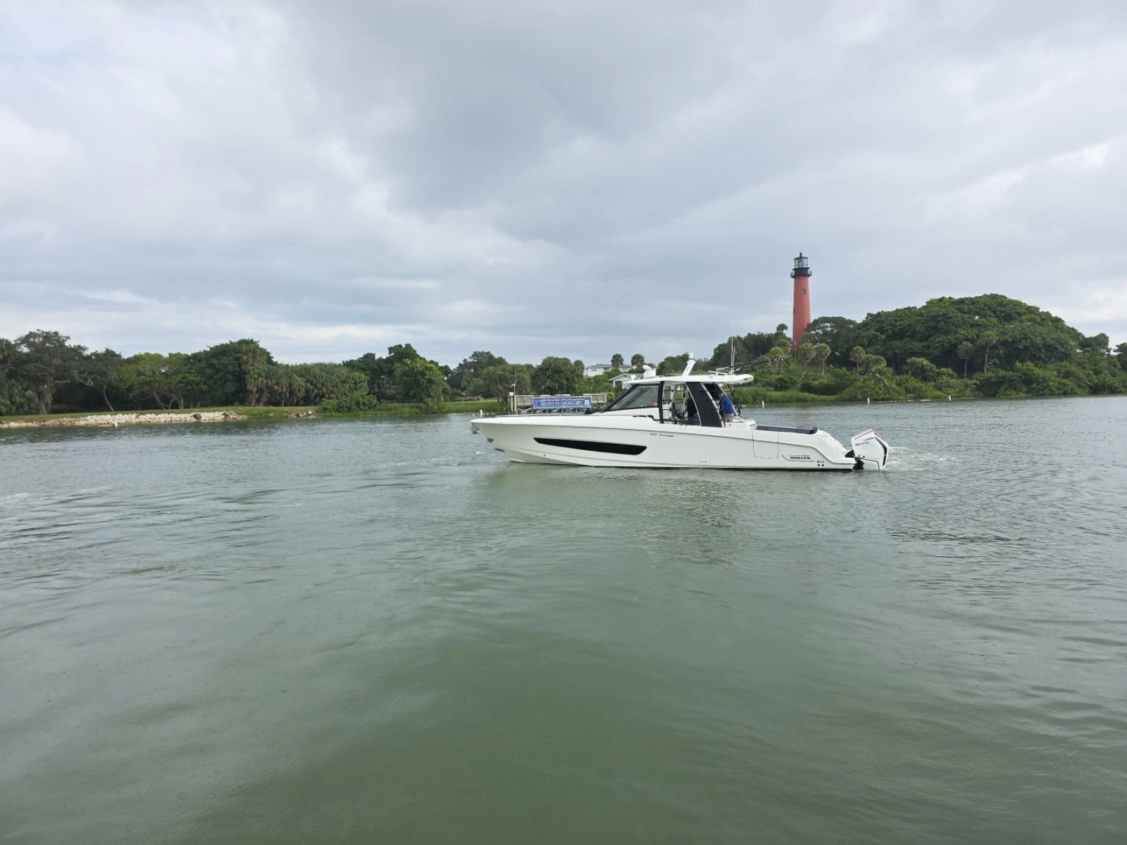 2021 Boston Whaler 420 Outrage BFT- Profile