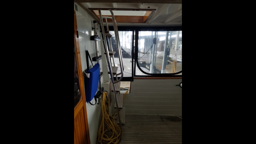 1988 Krogen 36 4 Aft Deck Entry and Stairs.PNG