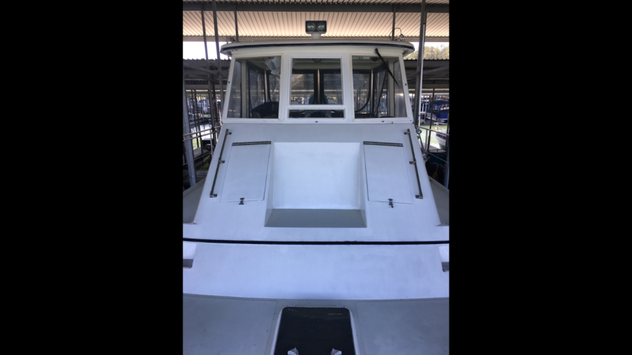 1988 Krogen 36 9 Pilothouse front view.PNG