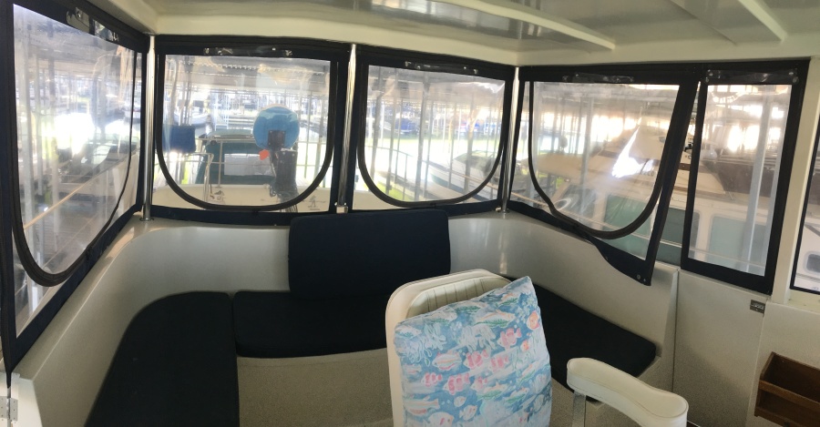 1988 Krogen 36 5 Pilothouse seating.JPG