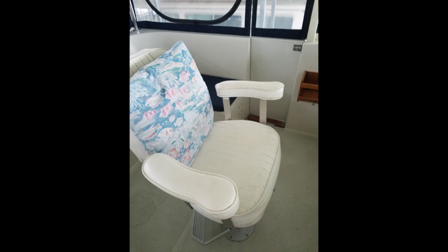 1988 Krogen 36 6 Helm Chair.PNG