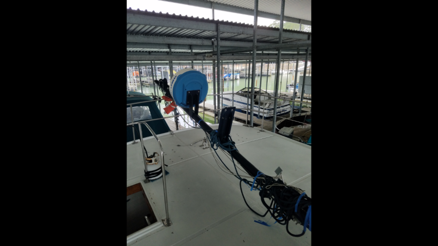 1988 Krogen 36 10 Top Deck Mast and Radar.PNG
