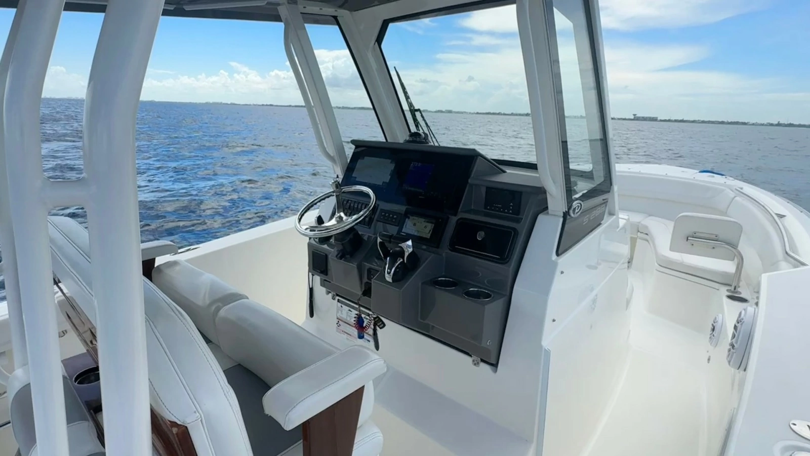 2022 Pursuit S288-