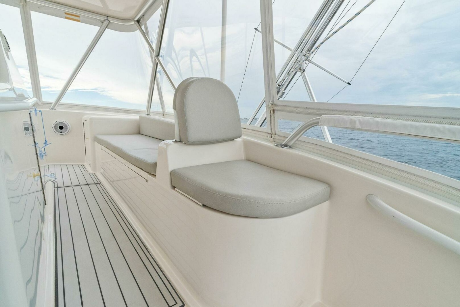 61' 2006 Viking 61 Convertible
