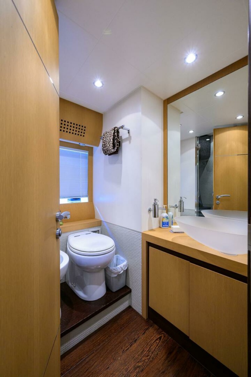 2009 Pershing 90 Express