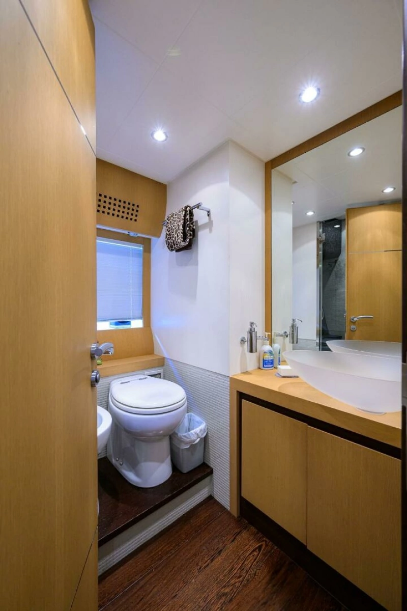 2009 Pershing 90 Express