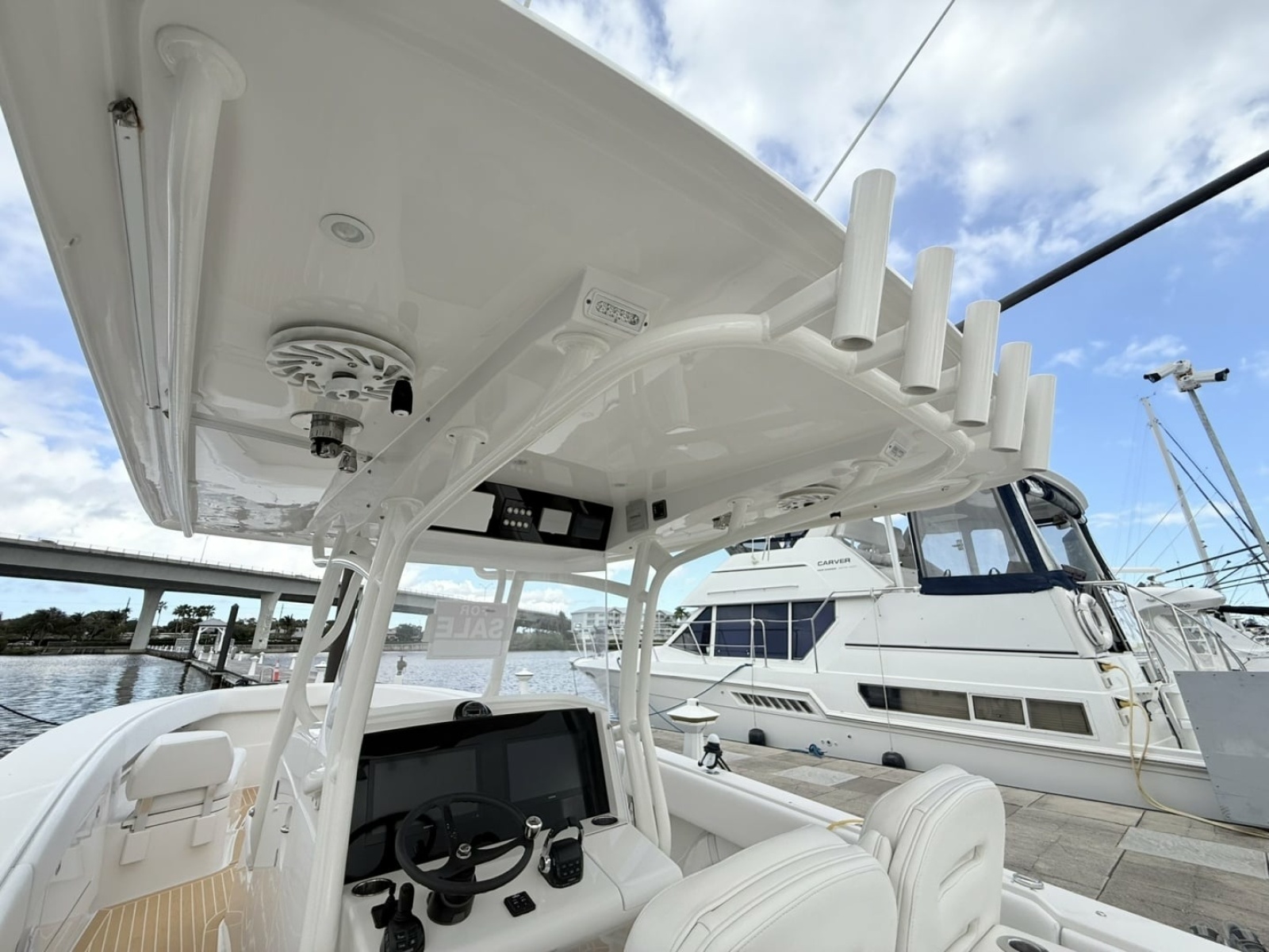 Jupiter 38 - PLAYPEN - Helm