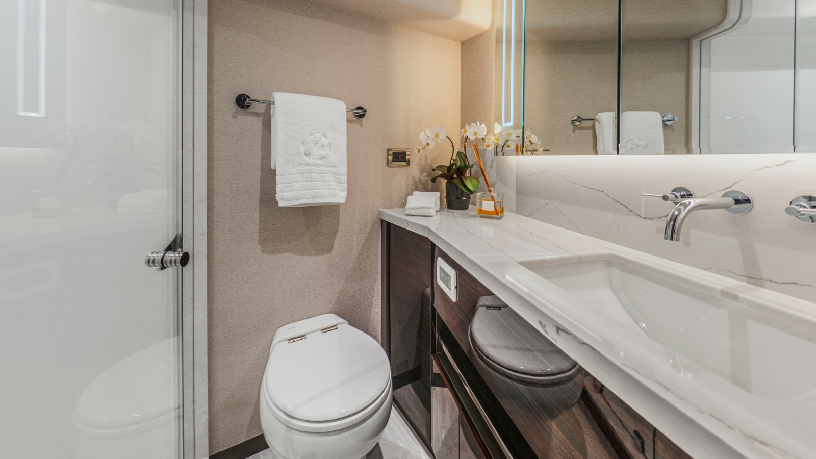 Galati-LONESTAR-Staterooms5