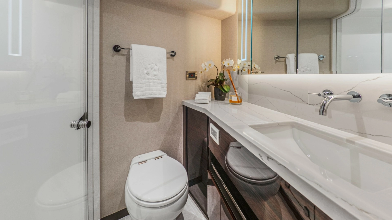 Galati-LONESTAR-Staterooms5