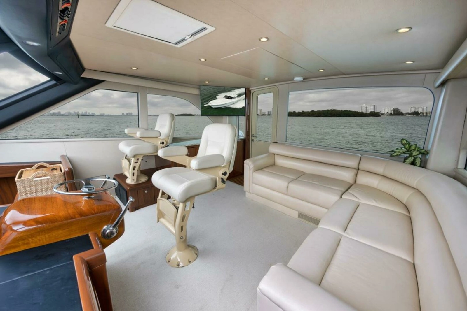 Viking 52 Smooth Operator-Salon