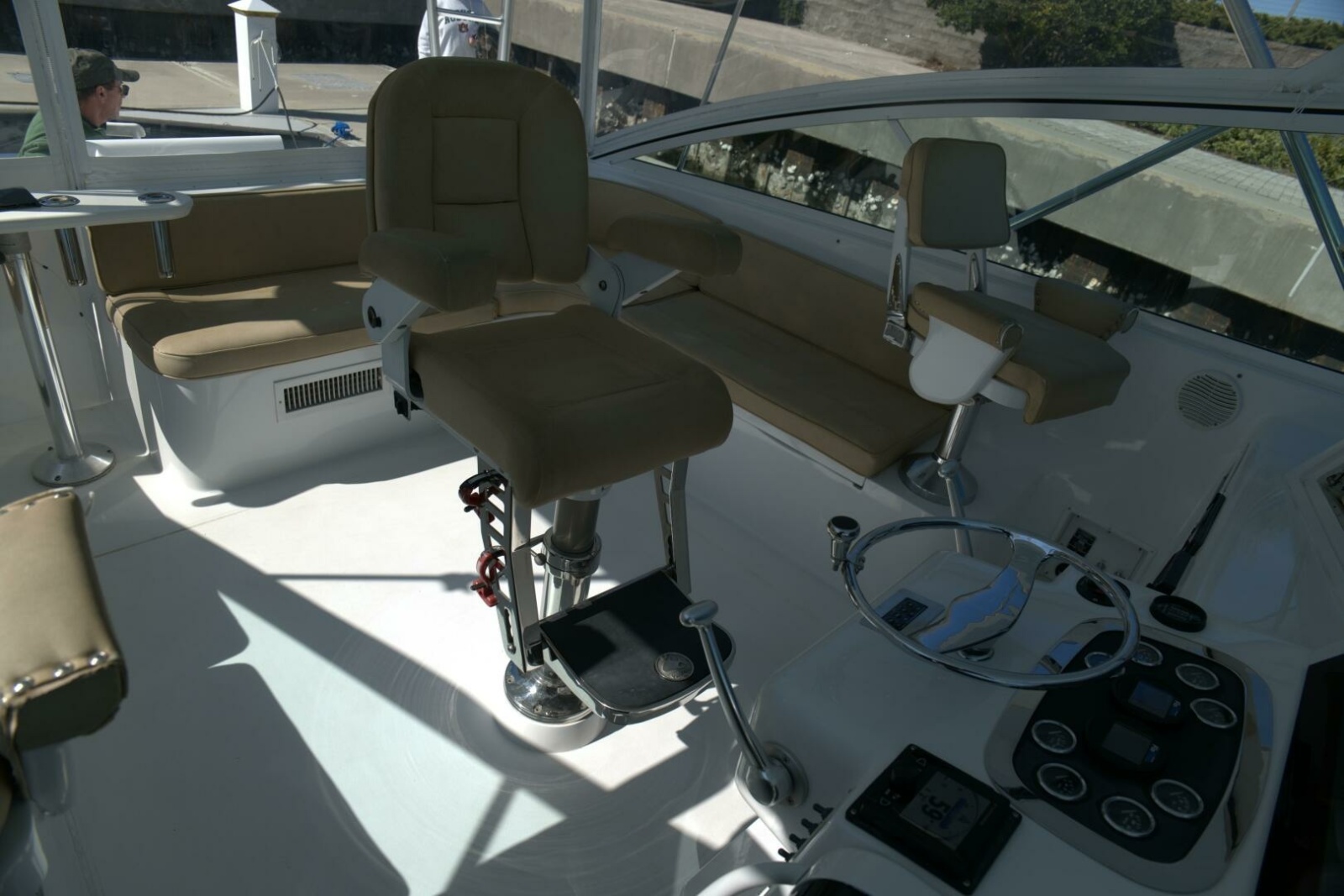 43' 2002 Viking 43 Open
