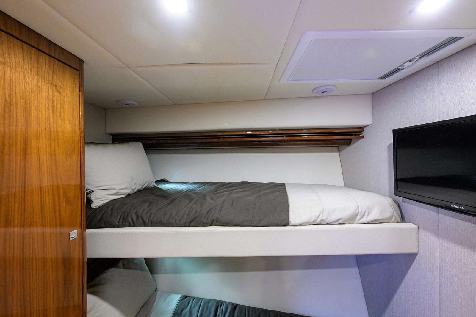 2019 Riviera 5400 Sport Yacht