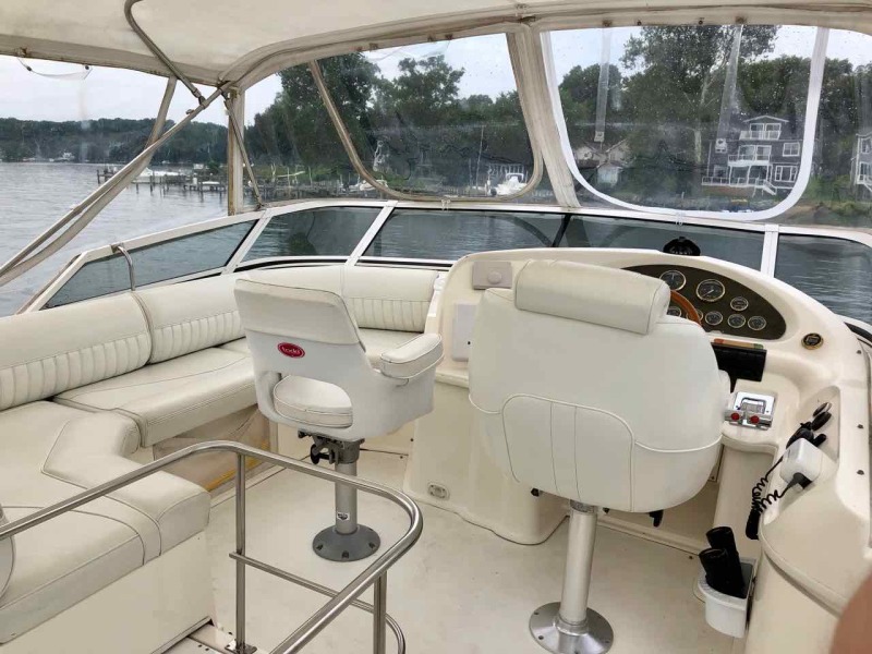 2003 Cruisers Yachts 3750