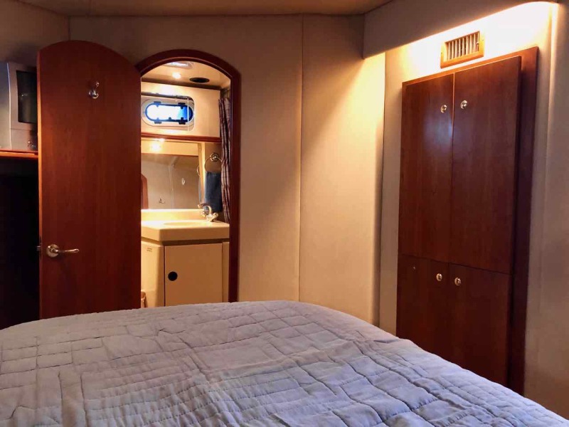 2003 Cruisers Yachts 3750