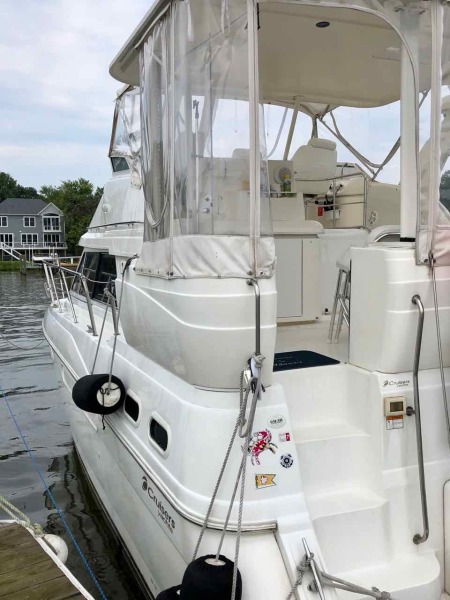 2003 Cruisers Yachts 3750