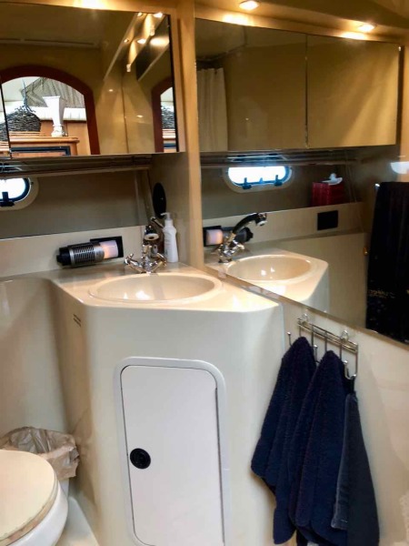 2003 Cruisers Yachts 3750