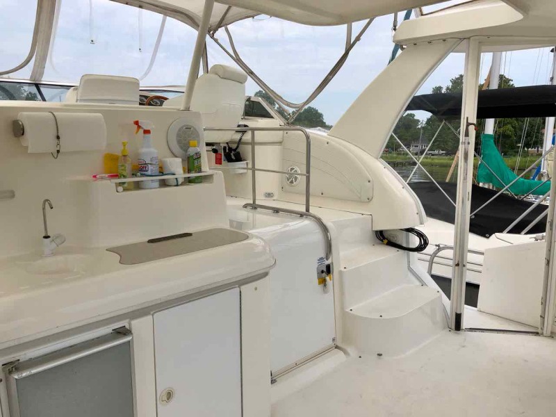 2003 Cruisers Yachts 3750
