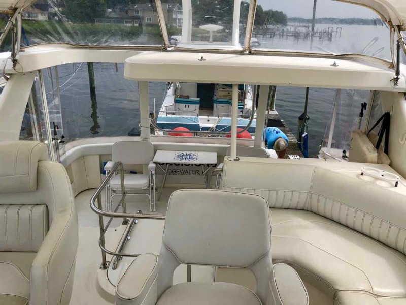 2003 Cruisers Yachts 3750