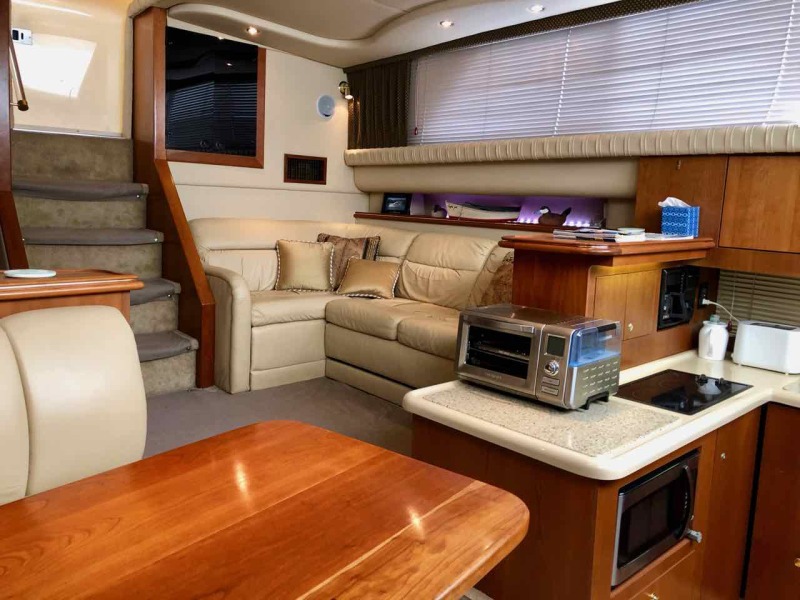 2003 Cruisers Yachts 3750