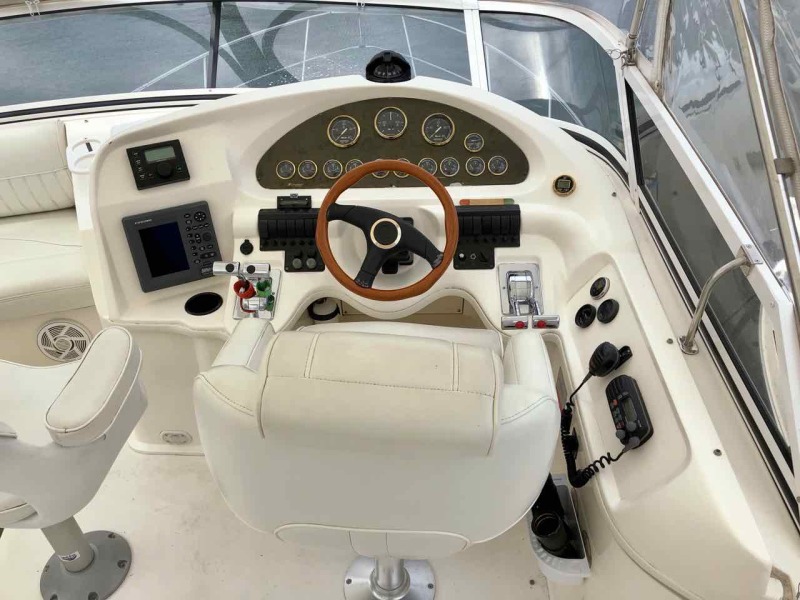 2003 Cruisers Yachts 3750