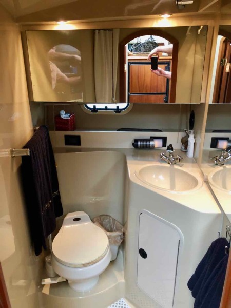 2003 Cruisers Yachts 3750