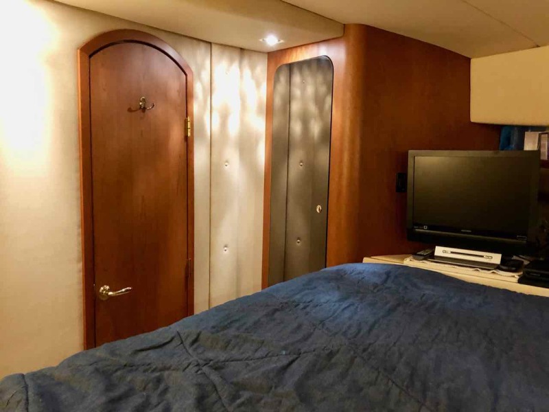 2003 Cruisers Yachts 3750