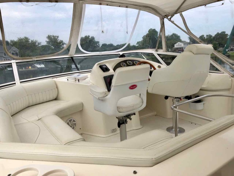 2003 Cruisers Yachts 3750