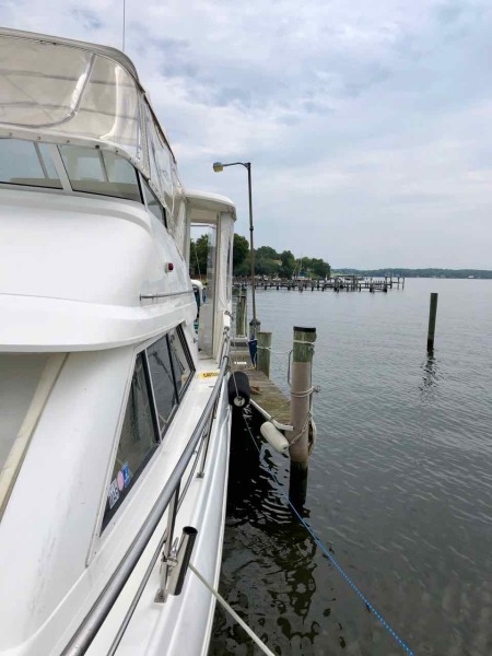 2003 Cruisers Yachts 3750