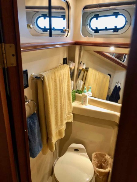 2003 Cruisers Yachts 3750