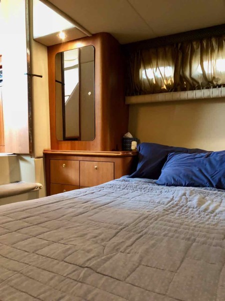 2003 Cruisers Yachts 3750