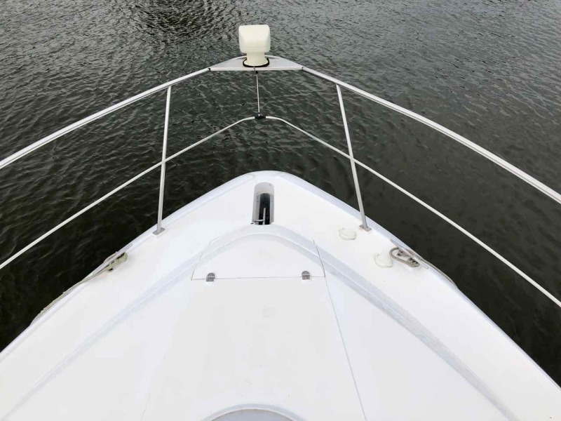 2003 Cruisers Yachts 3750