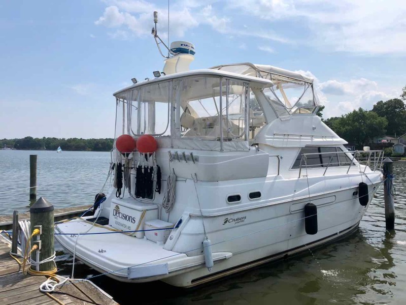 2003 Cruisers Yachts 3750
