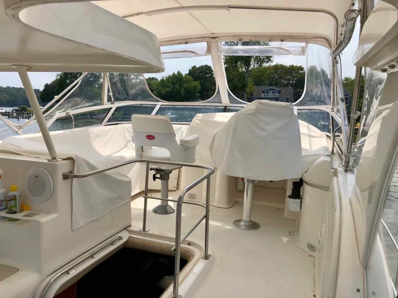 2003 Cruisers Yachts 3750