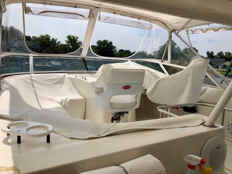 2003 Cruisers Yachts 3750