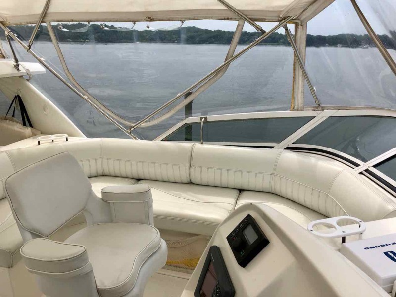 2003 Cruisers Yachts 3750