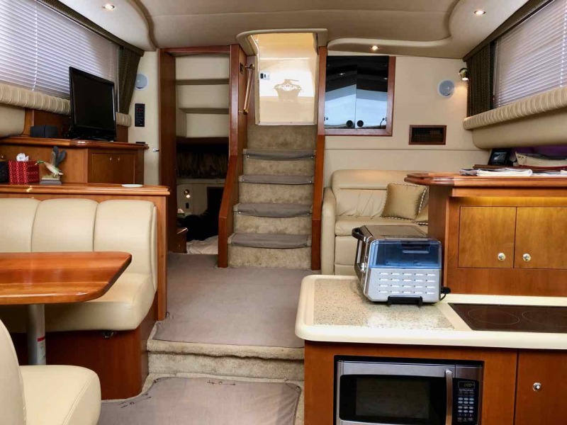 2003 Cruisers Yachts 3750