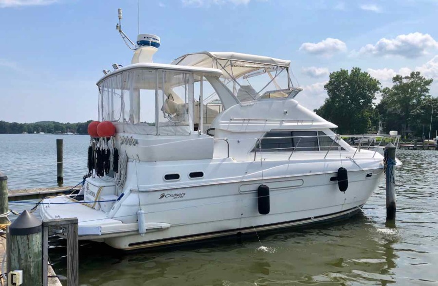 2003 Cruisers Yachts 3750