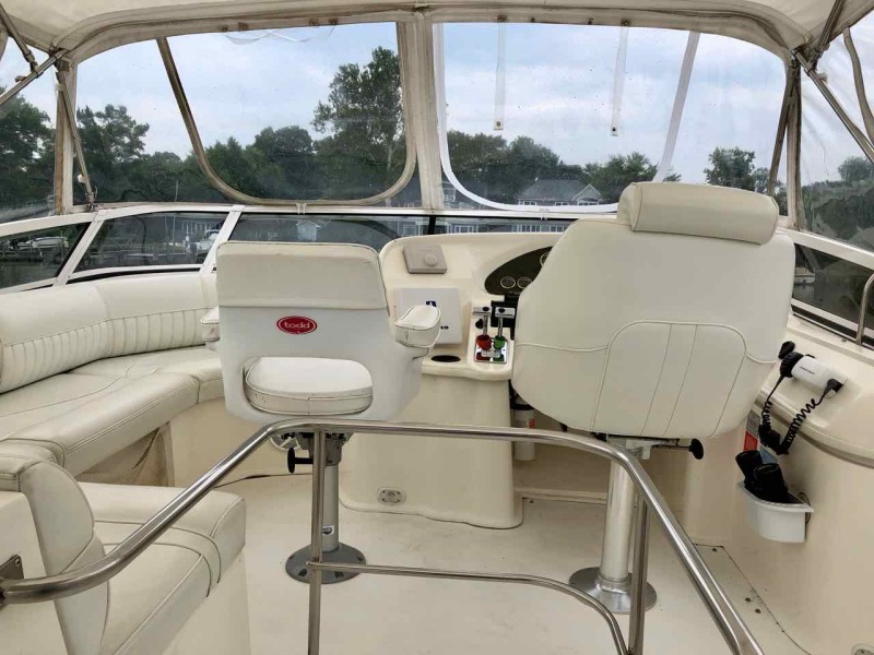 2003 Cruisers Yachts 3750