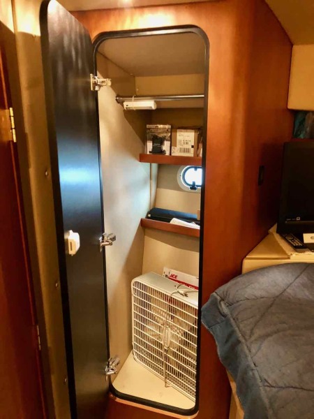 2003 Cruisers Yachts 3750