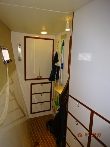 2002 Endeavour Trawler Cat