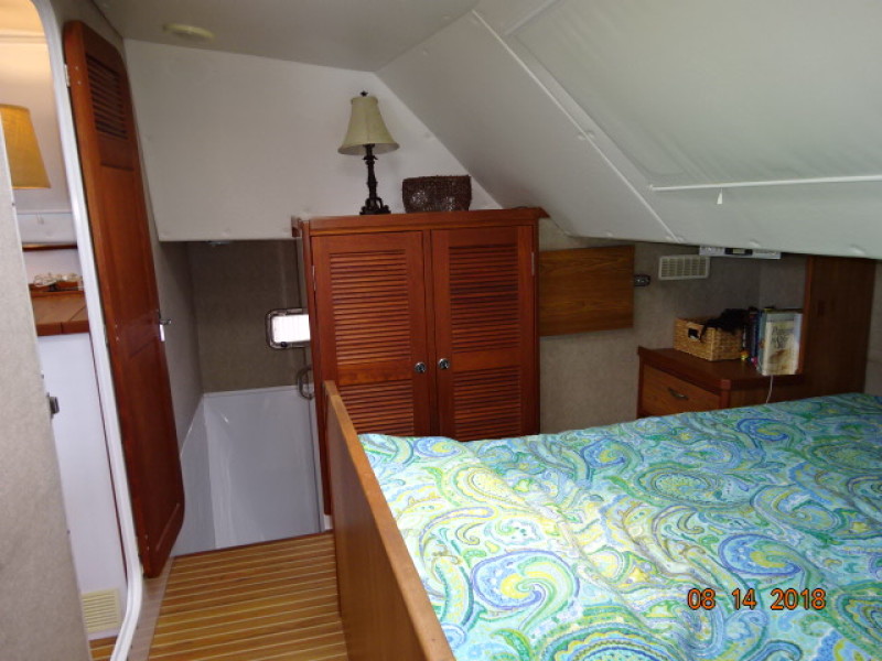 2002 Endeavour Trawler Cat