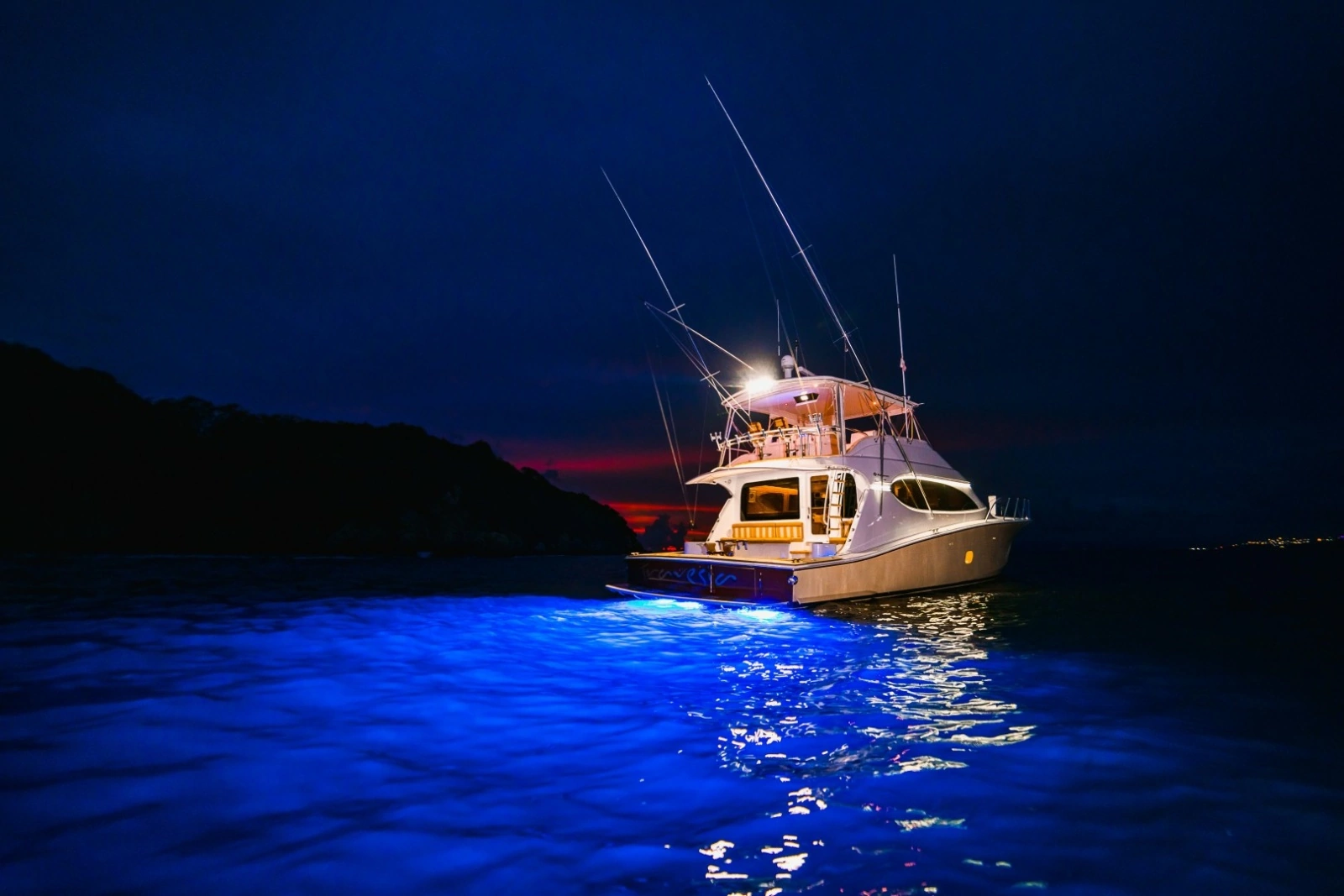 2005 Hatteras 68 Convertible -  Travesia